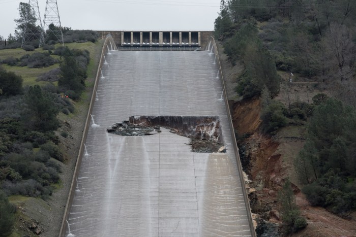 Dam canyon glen spillway 1983 flood cavitation collapse oroville failure hoover geotripper anatomy event colorado dams gate damaged color